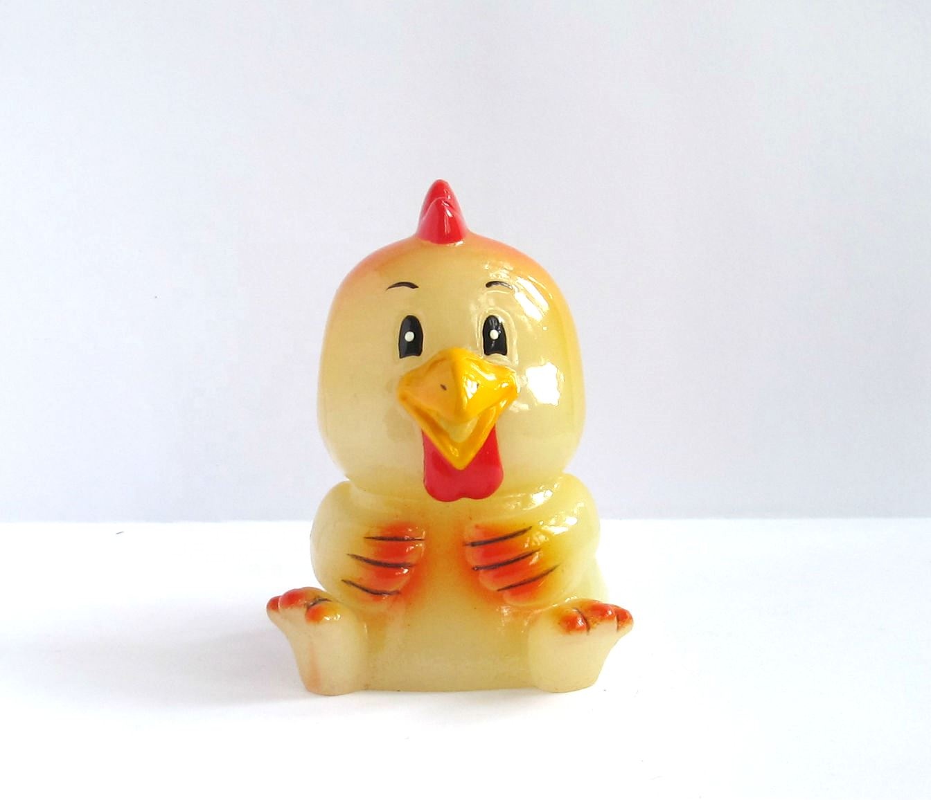 Tượng Gà Con: Biểu Tượng Của Sự Tươi Mới, Tình Yêu Gia Đình và Những Giá Trị Văn Hóa