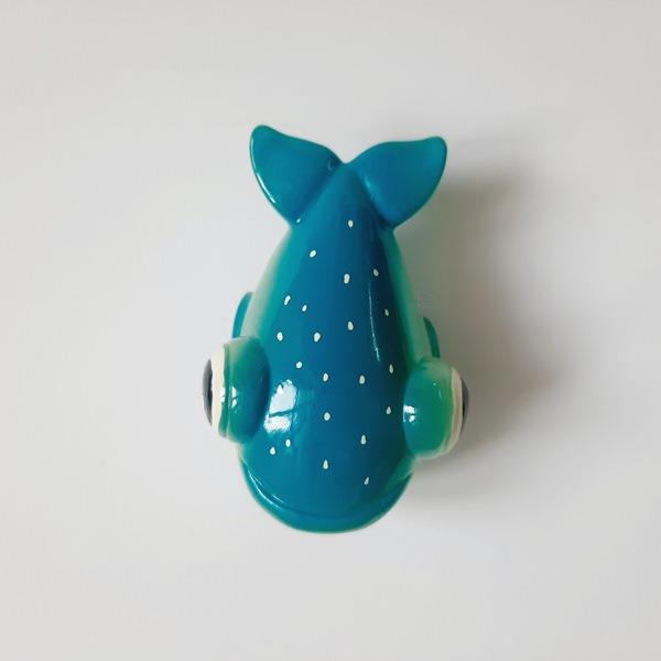 Tượng poly dạ quang trang trí hình cá xanh biển bắt mắt
